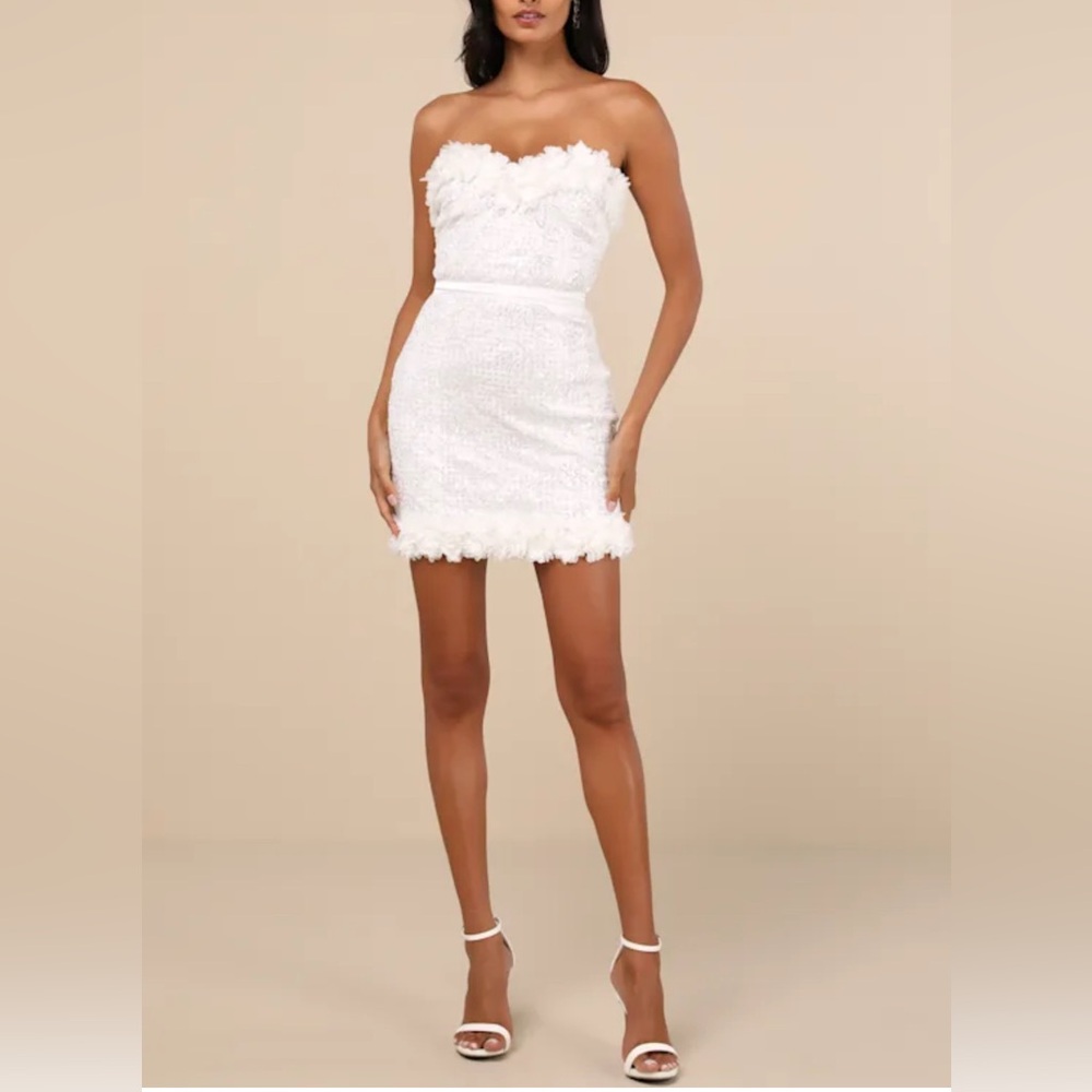 *NWT* Lulus Strapless White Mini Dress with gorgeous floral appliqué